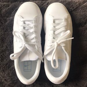 Worn Once Nike Classic Tennis Shoe